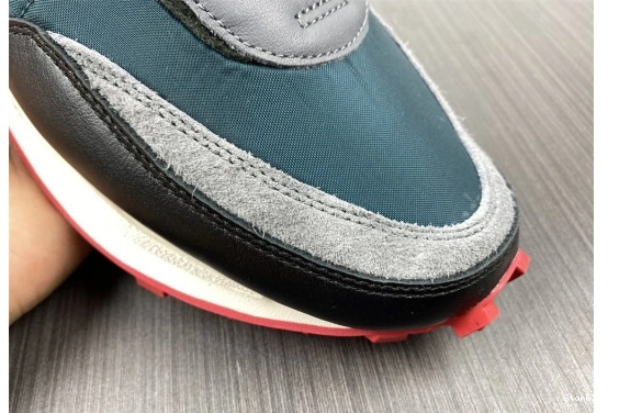 University Undercover LD sacai Red Nike DJ4877-300 Waffle 0319